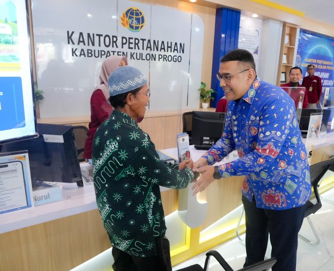 Wamen Ossy Sosialisasikan Langsung Keunggulan Sertipikat Elektronik ke Masyarakat Kulon Progo