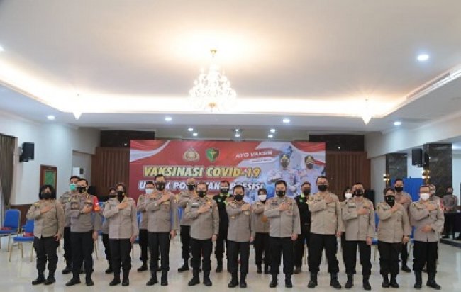 Ciptakan Herd Immunity, Perwira Tinggi Mabes Polri Jalani Vaksin Covid-19 Tahap 1 Ciptakan Herd Immunity, Perwira Tinggi Mabes Polri Jalani Vaksin Covid-19 Tahap 1