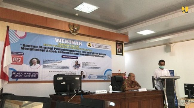 Kementerian PUPR Gelar Webinar Strategi Penyelenggaraan Infrastruktur Hadapi Aspek Kebencanaan Non-alam Kementerian PUPR Gelar Webinar Strategi Penyelenggaraan Infrastruktur Hadapi Aspek Kebencanaan Non-alam