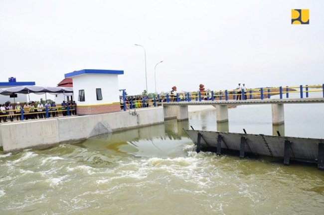 Kementerian PUPR Bangun Bendung Karet Multifungsi di Pantai Utara Indramayu