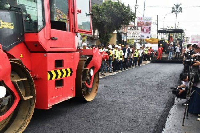 Ujicoba Penggunaan Aspal Campuran Limbah Plastik Dilanjutkan di Makasar