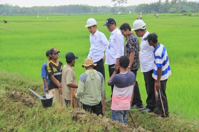 Presiden Jokowi Tinjau Program PKT Kementerian PUPR di Sumbar