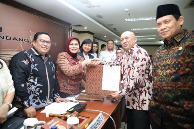 Menteri Koperasi dan UKM Teten Masduki