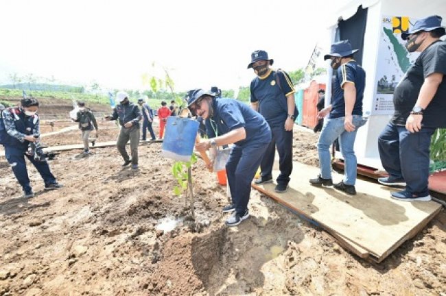 Kementerian PUPR Tanam 176.241 Pohon Secara Serentak