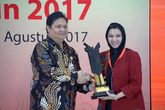 Peduli Industri kecil dan Menengah, Bupati Rita Dianugerahi Upakarti