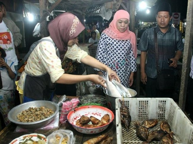 Perputaran Ekonomi Besar, Khofifah Ingin Ada Bank Penyedia KUR di Pasar Tradisional