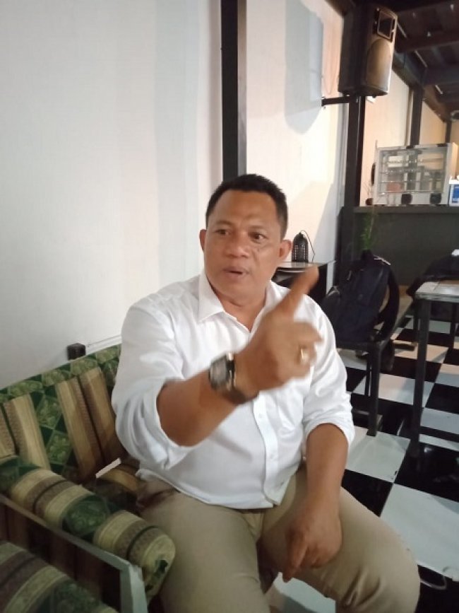 “Dibutuhkan seorang pemimpin yang luar biasa, tampil bertangan besi, berani berjanji kepada masyarakat Indonesia, akan memproses pelaku tindak pidana korupsi tanpa pandang bulu,” tegas R.Bambang SS Sekjen Corruption Investigation Committe (CIC) kepada Ind