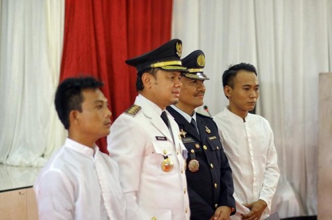Kepala Lapas Kelas IIA Kota Bogor Gunawan Sutrisnadi Memberikan Remisi Kepada 513 Narapidana
