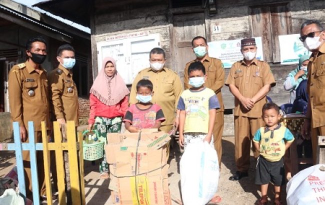 Tinjau Penimbangan Sampah di Huta Ginjang