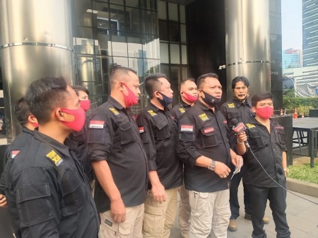 Laporan dugaan korupsi dana Covid 19 itu langsung diantar oleh rombongan jajaran Pengurus DPP CIC yang tiba di  Gedung KPK sekitar pukul 15.30 Wib. Usai melapor kedatangannya ke pihak security KPK, Ketum DPP CIC Suhairie SH, di dampingi Sekjen Bambang S d