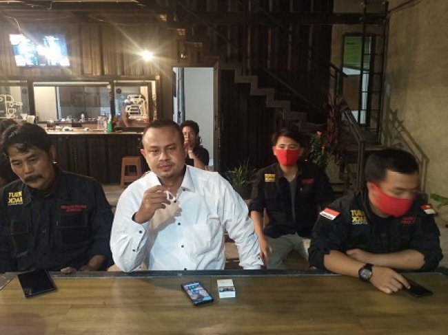 Karena itu, dia katakan dalam waktu dekat dia akan berkoordinasi dengan DPP CIC Jakarta, untuk melaporkan dugaan korupsi penggunaan dana Covid 19 dan kolaborasi oknum pejabat dengan  mavia tanah ini ke KPK. 