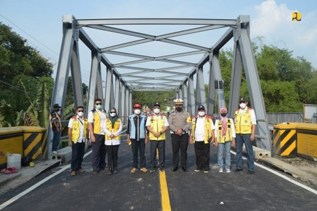 PUPR Rampungkan Perbaikan Jembatan Ngantru di Ngawi Jawa Timur, Akses Distribusi Logistik Kembali Terbuka