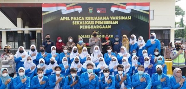 Ganjar Penghargaan Bagi Pejuang Vaksinasi Di Kabupaten Bekasi