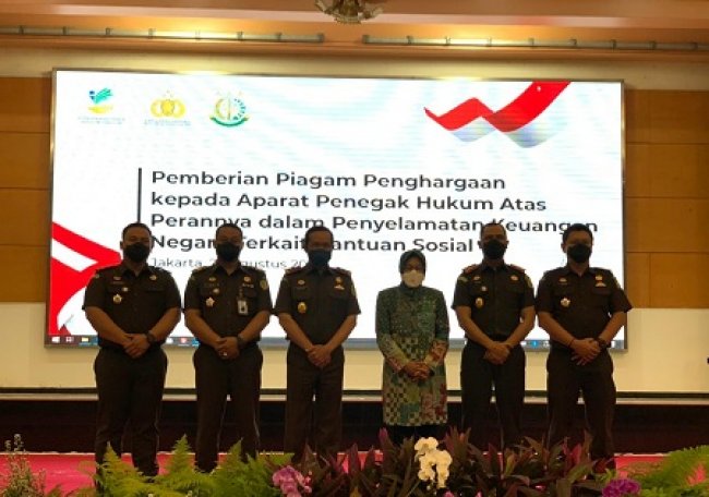 Kepala Kejati Kalbar Diganjar Penghargaan 