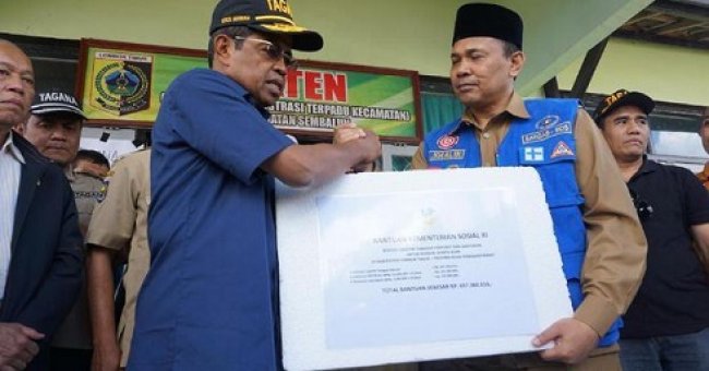 Mensos Beri Bantuan ke Warga Korban Gempa NTB