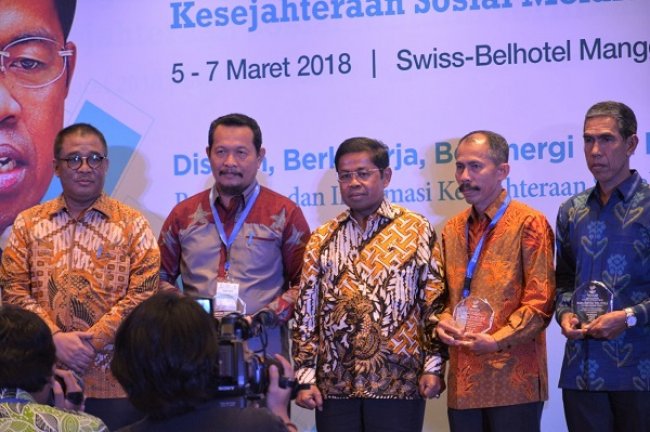 Mensos Beri Penghargaan Pemda Paling Aktif dalam Verifikasi Data Terpadu