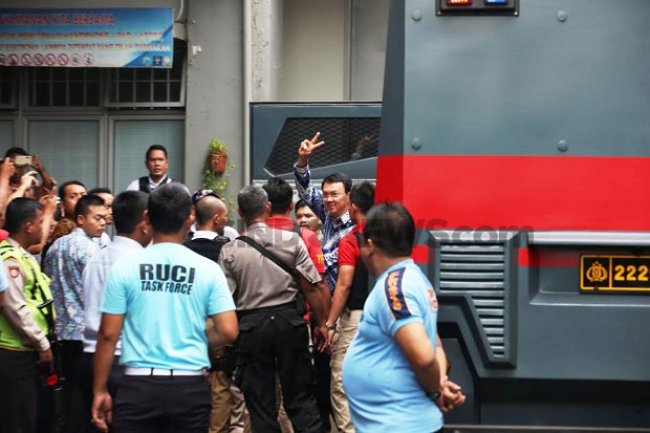 Pertimbangan Majelis Hakim PT yang Menentukan Penahahan Ahok Bisa Ditangguhkan atau Tidak Pertimbangan Majelis Hakim PT yang Menentukan Penahahan Ahok Bisa Ditangguhkan atau Tidak
