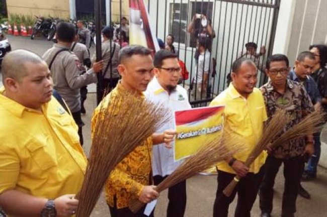 Generasi Muda Deklarasi ‘Golkar Bersih’, Nurdin Halid : Kalau (Ingin Munas), Sampaikan kepada DPP atau DPD I