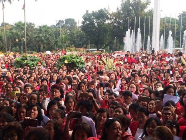 Warga Sesaki Balai Kota di Hari Pertama Djarot Jabat Plt Gubernur DKI Jakarta