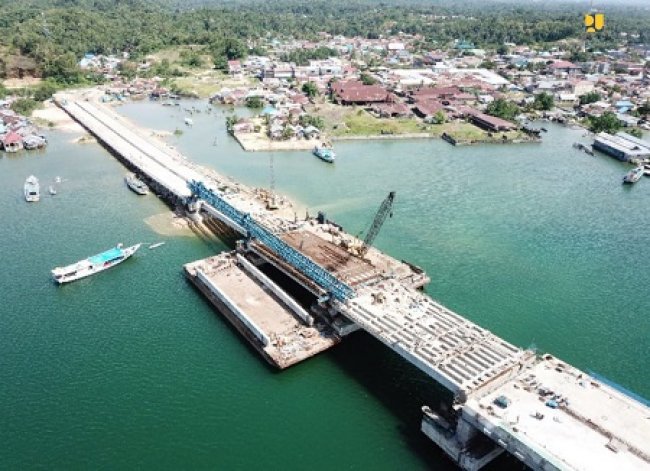 Kementerian Pekerjaan Umum dan Perumahan Rakyat (PUPR) tengah menyelesaikan pembangunan Jembatan Teluk Kendari sepanjang 1,34 Km yang menghubungkan kawasan Pelabuhan Kota Lama dengan Kecamatan Poasia di Kota Kendari, Provinsi Sulawesi Tenggara (Sultra).