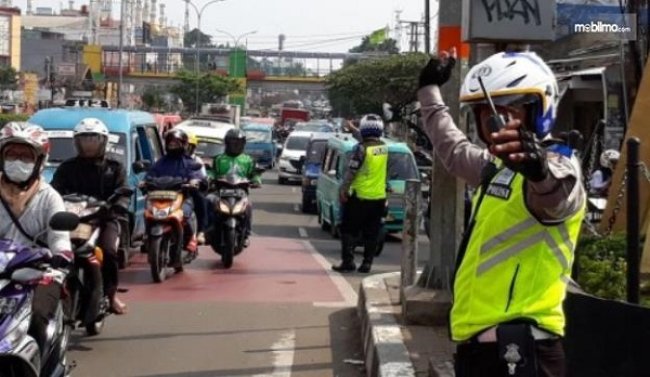 Satlantas Polres Metro Bekasi Sosialisasikan Tertib Berlalu Lintas dan Tidak Parkir Sembarangan 