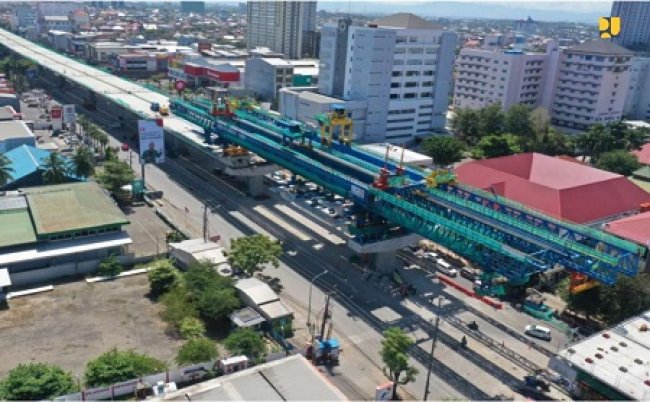 Konstruksi jalan  tol layang pertama di Indonesia Timur ini sudah memasuki tahap akhir, yakni pemasangan span terakhir pekerjaan erection box girder (balok jembatan). Progres fisik pembangunan saat ini telah mencapai 85%.