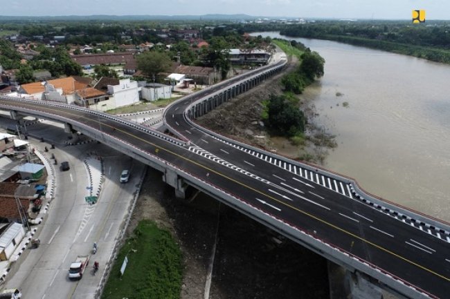 Dukung Kelancaran Mudik Lebaran, Menteri Basuki Resmikan Jembatan Ploso di Jombang, Jawa Timur