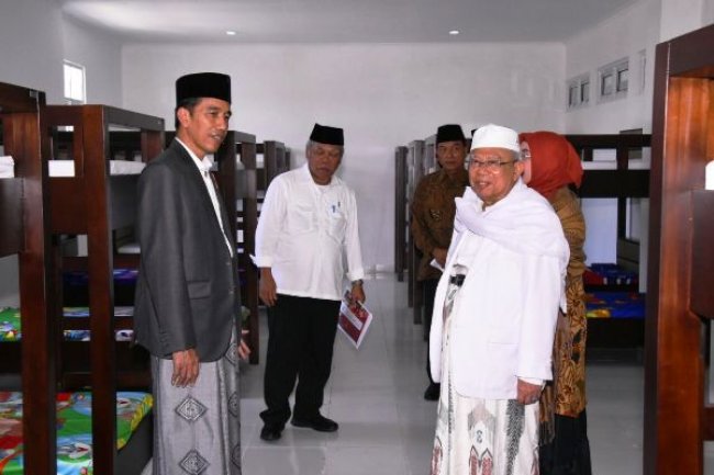 Presiden  Tinjau Rusun Ponpes An-Nawawi Tanara Banten