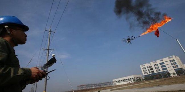 drone sampah tiang lisrik kabel penyembur api