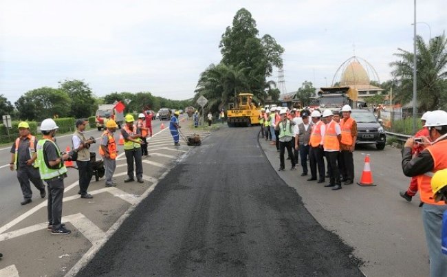 Kementerian PUPR Uji Coba Aspal Plastik di Tol Tangerang-Merak