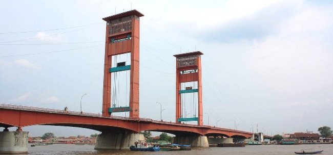 jembatan ampera palembang sungai