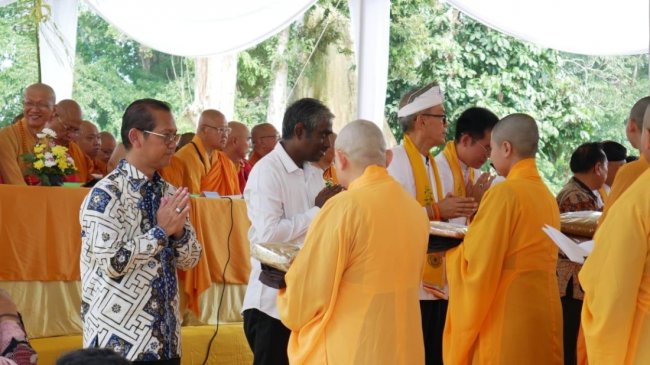 Dirjen Bimas Buddha Apresiasi Pelaksanaan Upasampada dan Pabbajja di Candi Muaro Jambi