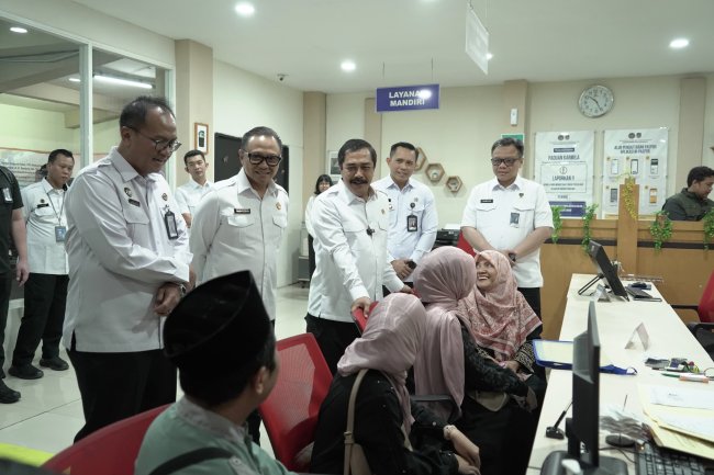 Menteri Agus Tinjau Langsung Layanan Kantor Imigrasi Malang