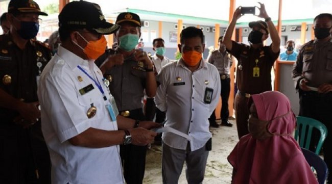 Bupati PasangkayuAgus Ambo Djiwa