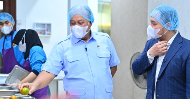 Kepala BGN Tinjau Dapur SPPG Kebayoran Lama, Pastikan SOP Dijalankan dengan Ketat