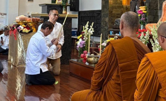 Dirjen Bimas Buddha Hadiri Perayaan Kathina dan Abhiseka di Vihara Saddhavana Dairi