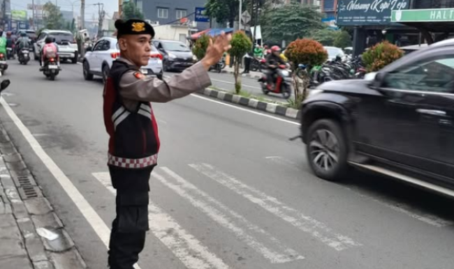 Jaga Ketertiban dan Kenyamanan, Sat Samapta Polres Metro Depok Gelar Pengaturan Lalin Rutin