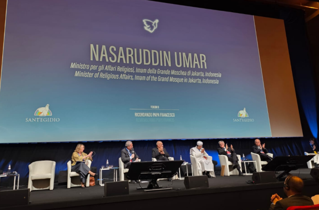 Menag Nasaruddin Umar Kenang Persahabatan dengan Paus Fransiskus di Forum Perdamaian Vatikan