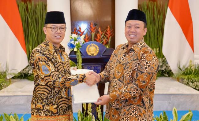 Menteri Nusron Serahkan Sertipikat Hak Pakai ke Kementerian Luar Negeri, Perkuat Kepastian Aset Negara