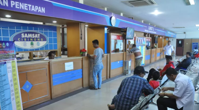 Samsat Cibinong Jadi Pusat Pelayanan Ramah Lewat Program “Polantas Menyapa”