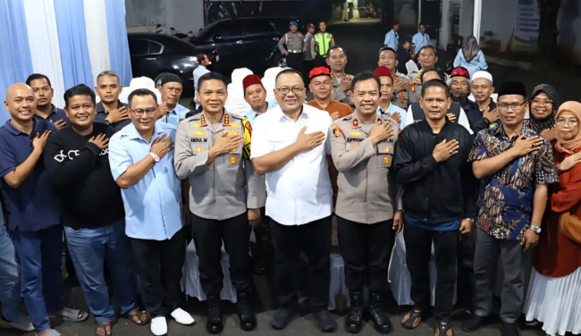 Hangat dan Dekat, Kapolres Metro Depok Ajak Warga Cimpaeun Peduli Keamanan