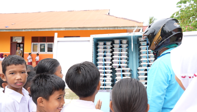 SPPG Pulau Osi Andalkan Motor untuk Distribusi MBG, Dedikasi Petugas Jadi Kunci Keberhasilan