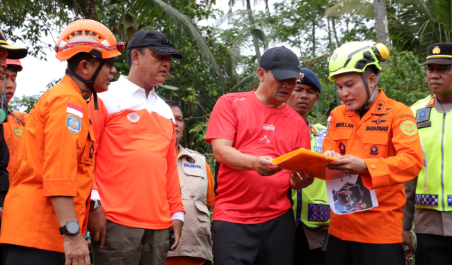 27 Warga Diduga Masih Tertimbun Longsor di Banjarnegara, Operasi SAR Terus Dikerahkan