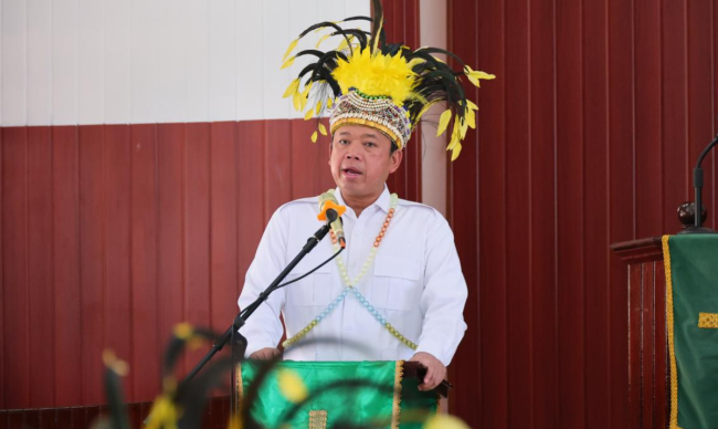 Menteri Nusron Serahkan Sertipikat di Papua, Tegaskan Sertipikat untuk Semua Rumah Ibadah