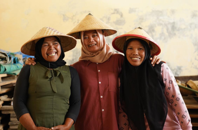 Peran Kepemimpinan Ketua Kelompok Mekaar dalam Pemberdayaan Perempuan untuk Ketahanan Ekonomi Keluarga