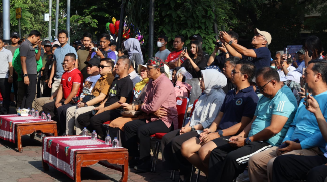 Antusias! Warga Padati Loji Gandrung untuk Mencicipi Menu MBG dari SPPG Solo