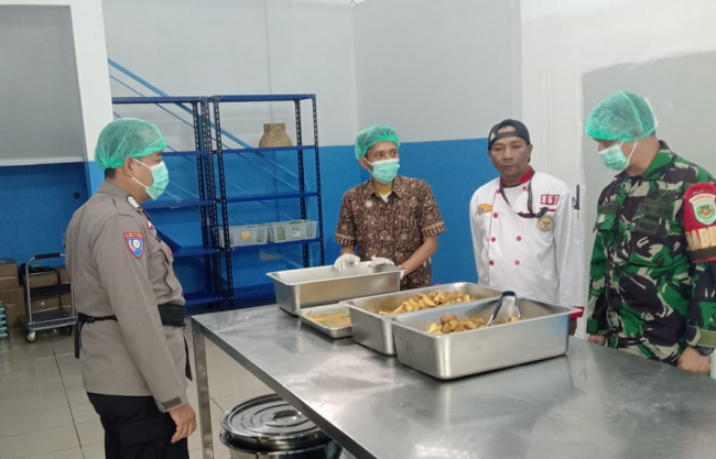 BGN Perkuat Pengawasan Lapangan, Polsek Margahayu Dampingi Distribusi 2.342 Porsi Makan Bergizi Gratis