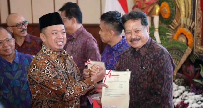Menteri ATR/BPN Serahkan 36 Sertipikat di Bali, Tegaskan Perlindungan Hukum dan Lonjakan Nilai Ekonomi Tanah