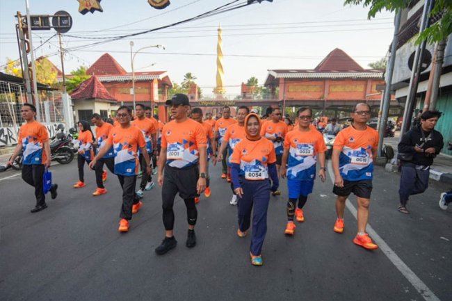 Kepala BNPB Lepas Ribuan Peserta Fun Run Bulan PRB 2025 di Mojokerto
