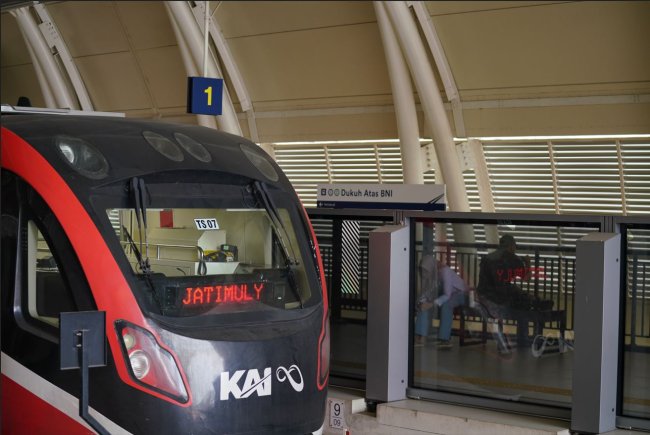 KAI Layani 78 Ribu Pengguna LRT Jabodebek pada HUT ke-80 Kemerdekaan RI